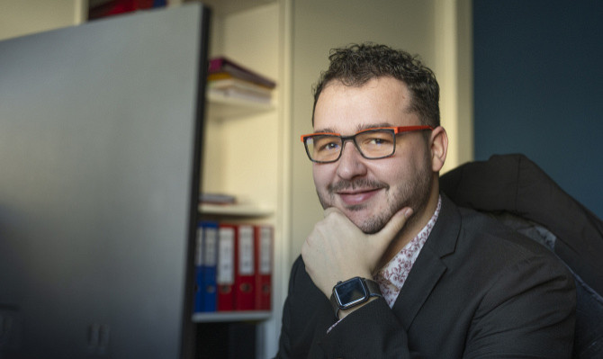 Alexandre BROUZES Chef de mission, conseiller clientèle
